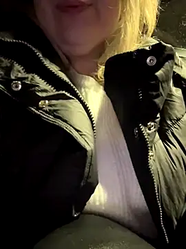 Snapshot of LizaTits chatting on November 29, 3:01 pm LizaTits online show from November 29, 3:01 pm