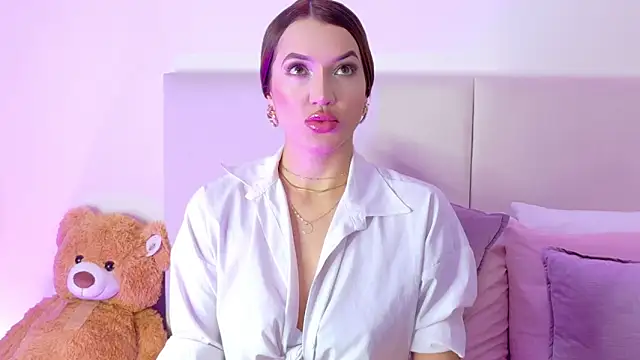 Snapshot of Bella-taylorr chatting on October 10, 7:25 pm Bella-taylorr online show from October 10, 7:25 pm