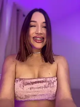 Bella-taylorr online show from May 4, 11:13 am