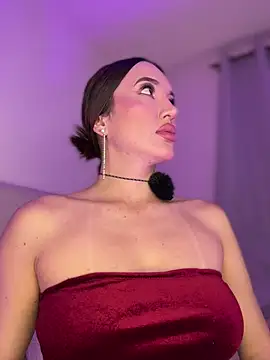 Snapshot of Bella-taylorr chatting on February 28, 6:35 am Bella-taylorr online show from February 28, 6:35 am