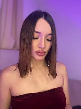 Bella-taylorr online show from May 14, 11:40 am