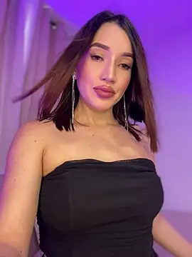 Bella-taylorr online show from May 11, 11:44 am