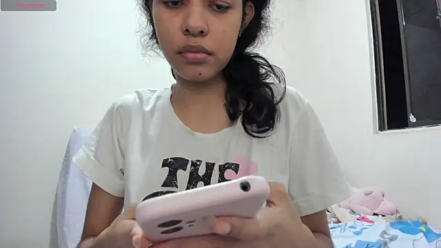 Snapshot of Sophie_moo chatting on October 23, 1:15 am Sophie moo online show from October 23, 1:15 am