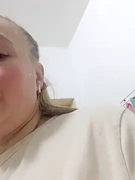 Kiss Eva online show from February 8, 3:32 pm