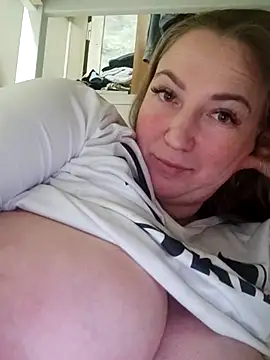 Kiss Eva online show from December 4, 5:23 pm