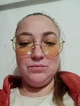 Kiss Eva online show from November 29, 5:46 pm