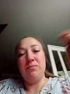 Kiss Eva online show from April 10, 3:08 pm