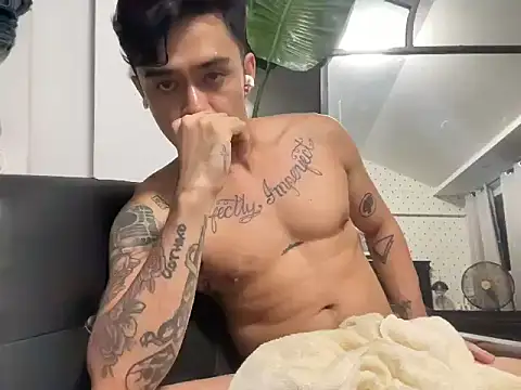 Snapshot of KarlKambing chatting on November 13, 4:55 pm KarlKambing online show from November 13, 4:55 pm