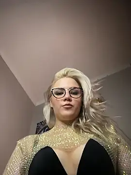 April Purr online show from November 18, 7:33 am