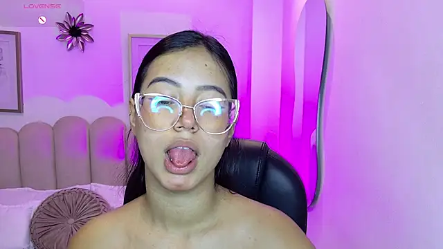 raven stonee online show from March 26, 11:24 pm