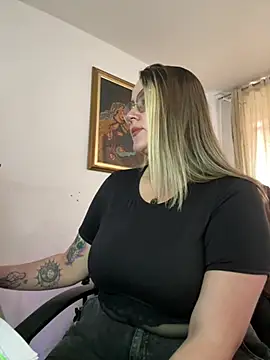 CurvyLust x online show from May 28, 3:40 pm