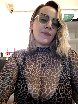 CurvyLust x online show from November 20, 1:45 pm