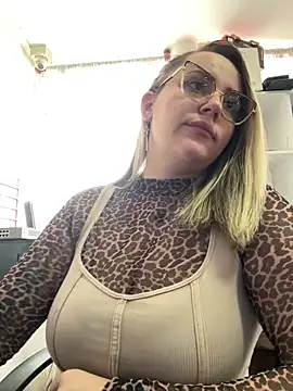 CurvyLust x online show from March 26, 1:31 pm