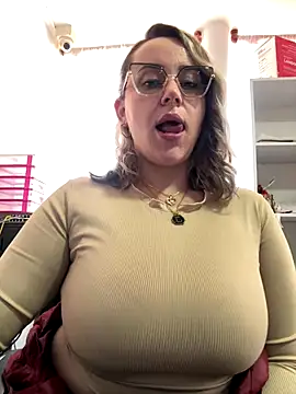 Snapshot of CurvyLust_x chatting on December 18, 2:21 pm CurvyLust x online show from December 18, 2:21 pm