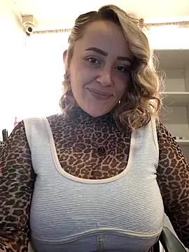 CurvyLust x online show from September 27, 2:45 pm