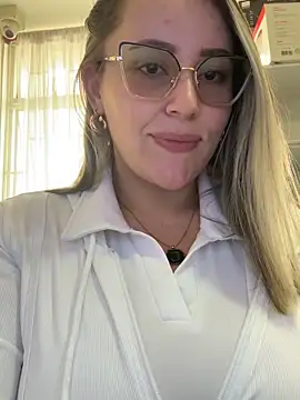 Snapshot of CurvyLust_x chatting on March 23, 3:45 pm CurvyLust x online show from March 23, 3:45 pm