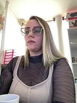 Snapshot of CurvyLust_x chatting on February 17, 2:47 pm CurvyLust x online show from February 17, 2:47 pm