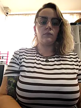 CurvyLust x online show from November 4, 4:55 pm