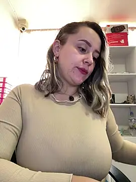 Snapshot of CurvyLust_x chatting on February 5, 2:24 pm CurvyLust x online show from February 5, 2:24 pm