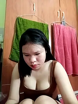 Snapshot of emyeuhss chatting on September 29, 12:44 pm emyeuhss online show from September 29, 12:44 pm