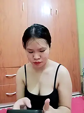 Snapshot of emyeuhss chatting on September 9, 12:47 pm emyeuhss online show from September 9, 12:47 pm