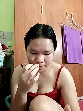 Snapshot of emyeuhss chatting on October 6, 7:47 pm emyeuhss online show from October 6, 7:47 pm