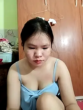 Snapshot of emyeuhss chatting on October 8, 12:12 am emyeuhss online show from October 8, 12:12 am