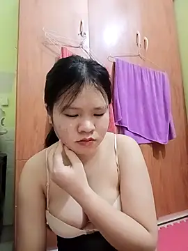 Snapshot of emyeuhss chatting on October 14, 2:28 pm emyeuhss online show from October 14, 2:28 pm