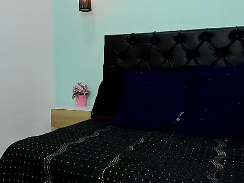 Marianee Rousse online show from November 10, 10:15 pm