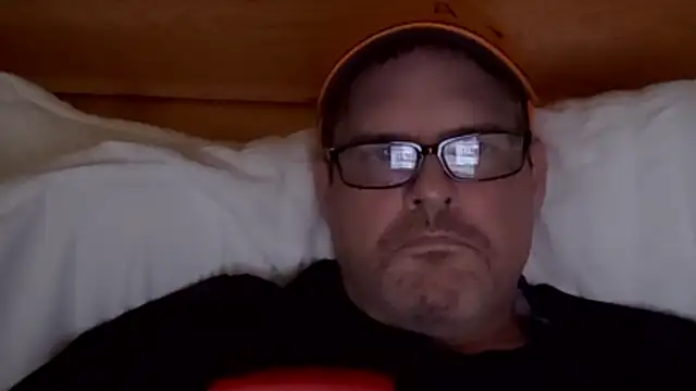 Snapshot of One_Man_For_You chatting on December 4, 6:18 pm One Man For You online show from December 4, 6:18 pm