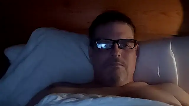 Snapshot of One_Man_For_You chatting on December 16, 11:42 pm One Man For You online show from December 16, 11:42 pm