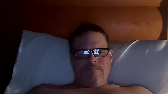 Snapshot of One_Man_For_You chatting on December 17, 11:43 pm One Man For You online show from December 17, 11:43 pm