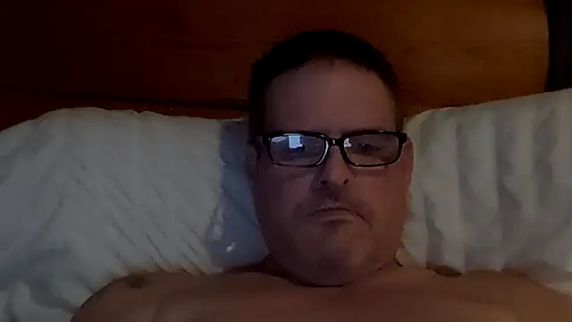 Snapshot of One_Man_For_You chatting on November 13, 12:58 am One Man For You online show from November 13, 12:58 am