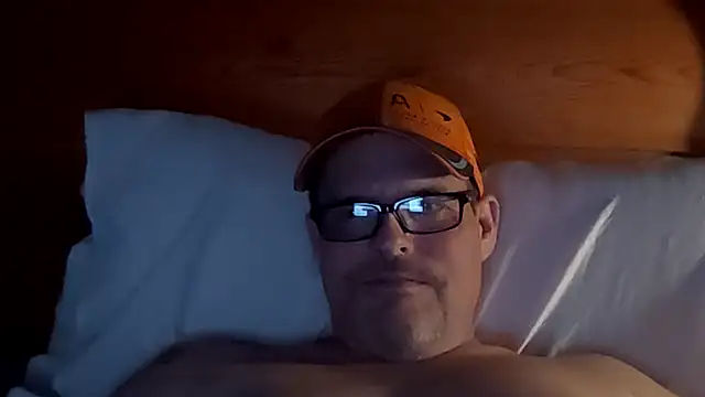 Snapshot of One_Man_For_You chatting on December 16, 2:27 am One Man For You online show from December 16, 2:27 am