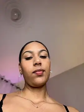 Snapshot of MiilaBlake chatting on February 20, 8:11 pm MiilaBlake online show from February 20, 8:11 pm