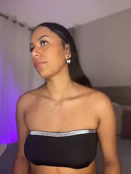 Snapshot of MiilaBlake chatting on February 18, 8:05 pm MiilaBlake online show from February 18, 8:05 pm