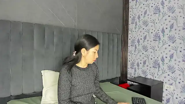 Megan Collinss  online show from January 9, 12:45 pm