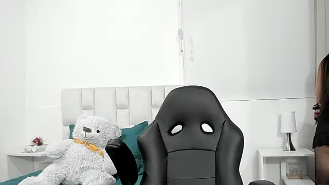 Snapshot of Ms_milarose chatting on October 31, 1:02 am Ms milarose online show from October 31, 1:02 am