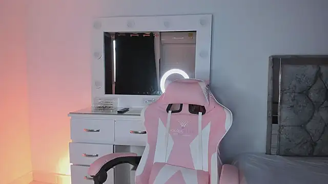 lovingdarcy  online show from November 2, 1:27 pm