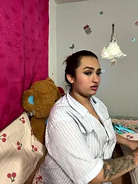 naomirouse  online show from January 12, 3:35 am