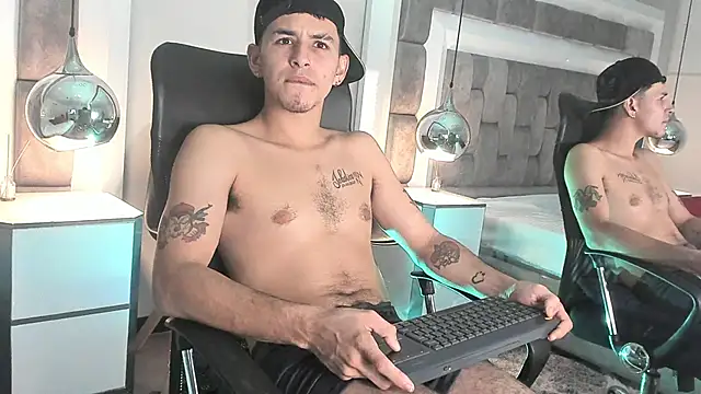 Snapshot of MikeMyllers chatting on September 22, 3:45 am MikeMyllers online show from September 22, 3:45 am