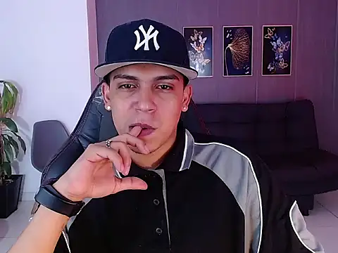 Snapshot of david_santos16 chatting on September 16, 2:01 am david santos16 online show from September 16, 2:01 am