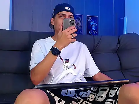 Snapshot of david_santos16 chatting on October 10, 12:22 am david santos16 online show from October 10, 12:22 am