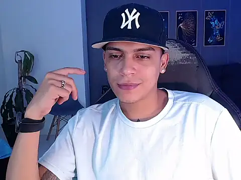 Snapshot of david_santos16 chatting on September 12, 4:45 am david santos16 online show from September 12, 4:45 am