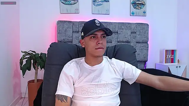 Snapshot of david_santos16 chatting on October 28, 6:45 am david santos16 online show from October 28, 6:45 am