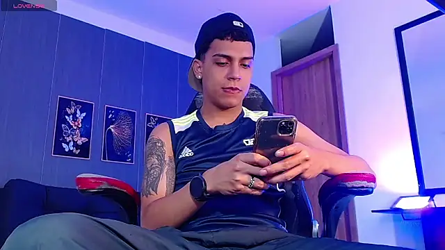 Snapshot of david_santos16 chatting on October 6, 4:57 am david santos16 online show from October 6, 4:57 am