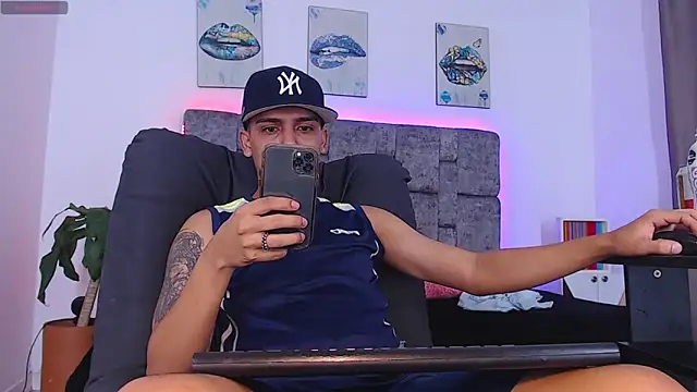 Snapshot of david_santos16 chatting on October 31, 12:40 am david santos16 online show from October 31, 12:40 am