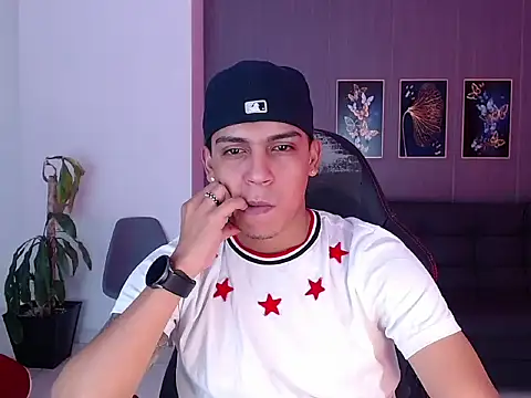 Snapshot of david_santos16 chatting on September 18, 11:08 pm david santos16 online show from September 18, 11:08 pm