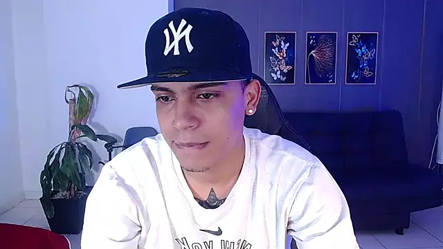 Snapshot of david_santos16 chatting on September 17, 3:19 am david santos16 online show from September 17, 3:19 am