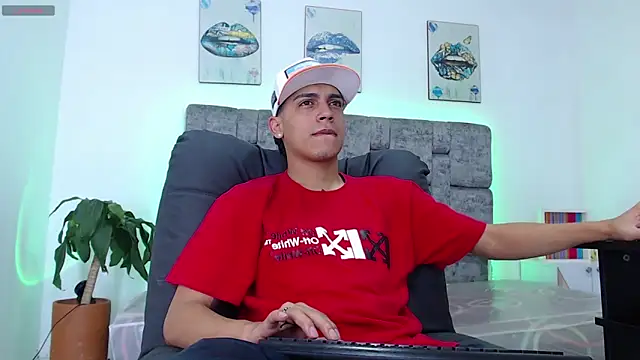 Snapshot of david_santos16 chatting on October 24, 12:20 am david santos16 online show from October 24, 12:20 am